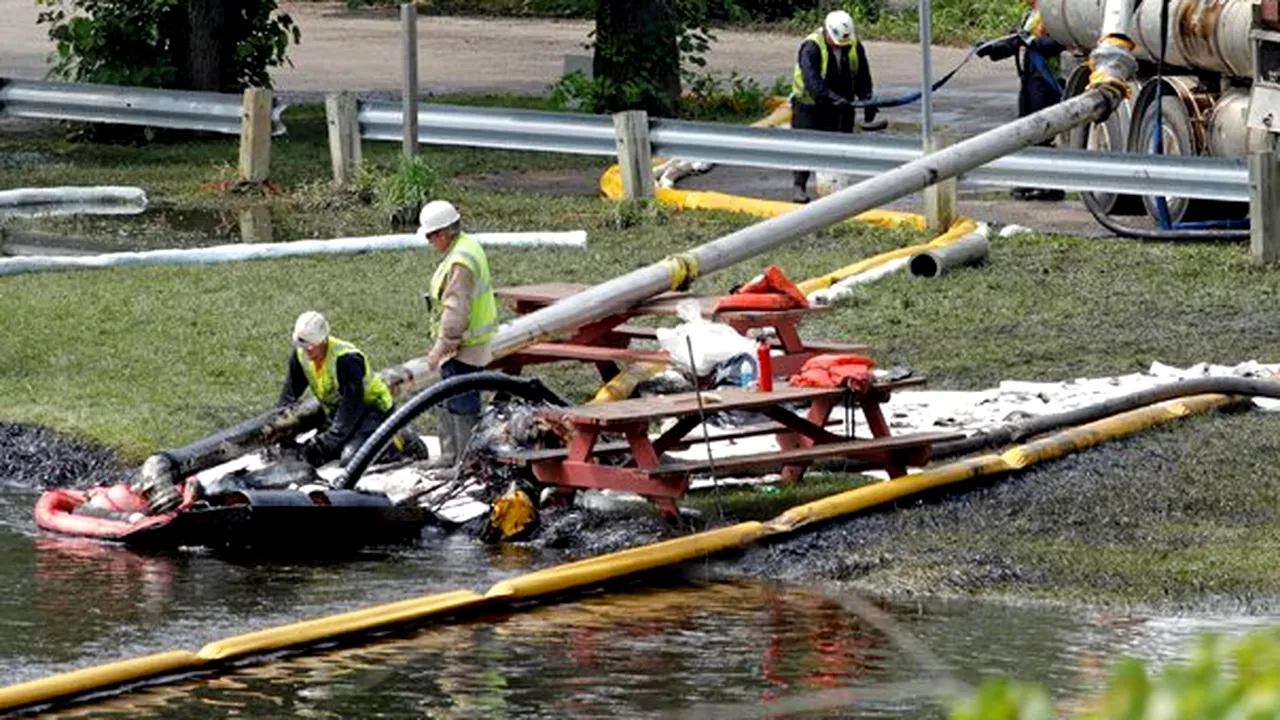 SUA se confruntă cu o nouă maree neagră, după spargerea unei conducte de petrol în nordul ţării
