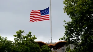 Un şerif din South California refuză să coboare în bernă drapelul SUA în memoria lui Nelson Mandela