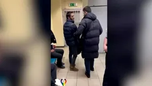 Refugiat cecen arestat de poliţia rusă la aeroport pentru că este homosexual