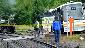 Şapte elevi morţi, în urma coliziunii dintre un autocar şi un tren, în Franţa