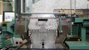 Operațiunea „Grey Cloud” / Fabrică ilegală de țigări, destructurată în Italia: 25 de tone de tutun confiscate într-o operațiune coordonată de Parchetul European