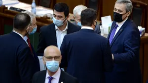 Culisele moţiunii lui „Maricel” Vela. Gafele senatorilor, plictisiţi de dezbatere şi de regulile de prevenţie