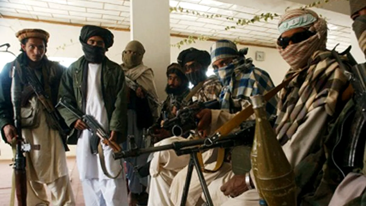 Talibanii deţin nouă persoane, în urma unei aterizări de urgenţă în estul Afganistanului