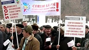 Primarii din Republica Moldova protestează în faţa Guvernului