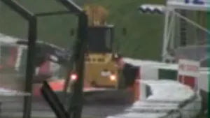 Primele imagini cu accidentul suferit de Jules Bianchi. Pilotul, în stare critică. FIA a deschis o anchetă în acest caz - VIDEO