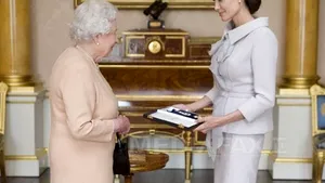 Angelina Jolie a primit un titlu onorific din partea reginei Elizabeth a II-a a Marii Britanii - FOTO