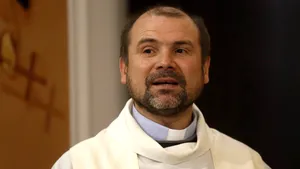 Pentru prima dată în istoria bisericii catolice, un român este numit episcop auxiliar de Roma 