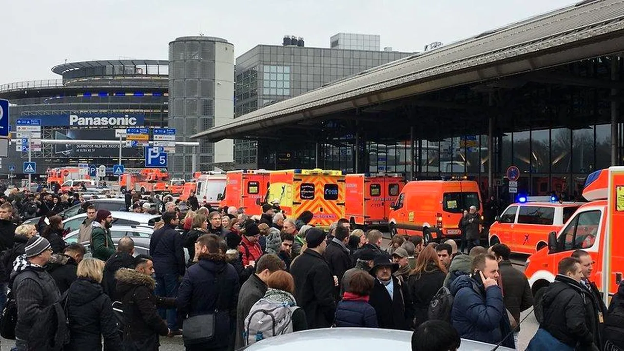 Traficul aerian a fost reluat în Hamburg, după ce aeroportul a fost evacuat din cauza unei substanţe necunoscute. 68 de pasageri au suferit iritaţii ale căilor respiratorii
