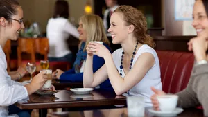 Portugalia transformă bonul fiscal în bilet la loterie, pentru a reduce evaziunea fiscală. Cum pot câştiga oamenii 60 de maşini de lux pe an