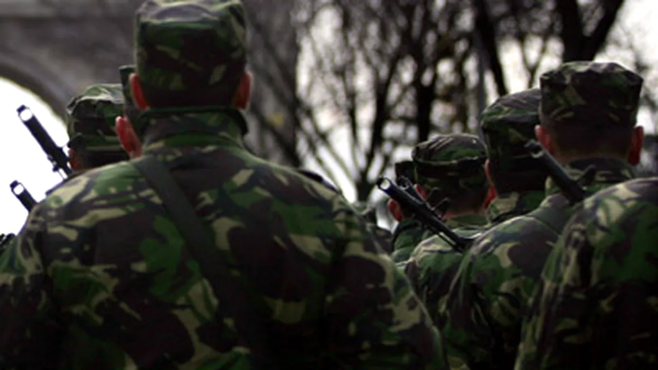Boc: Guvernul caută soluţii pentru plata restanţelor la sporuri către militari