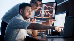 Burse europene stabile la deschidere, dar tensiunile din Orientul Mijlociu domină agenda