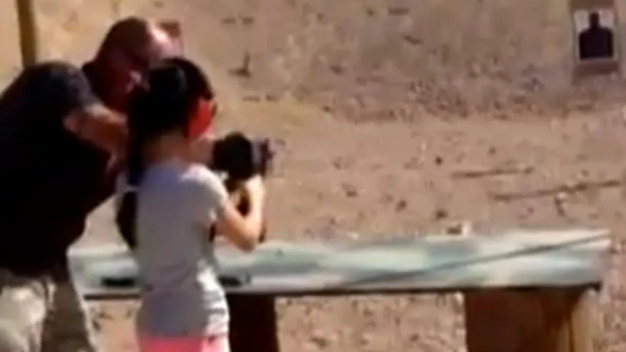 Tragedie în SUA: O fată de nouă ani şi-a împuşcat mortal instructorul de tir - VIDEO