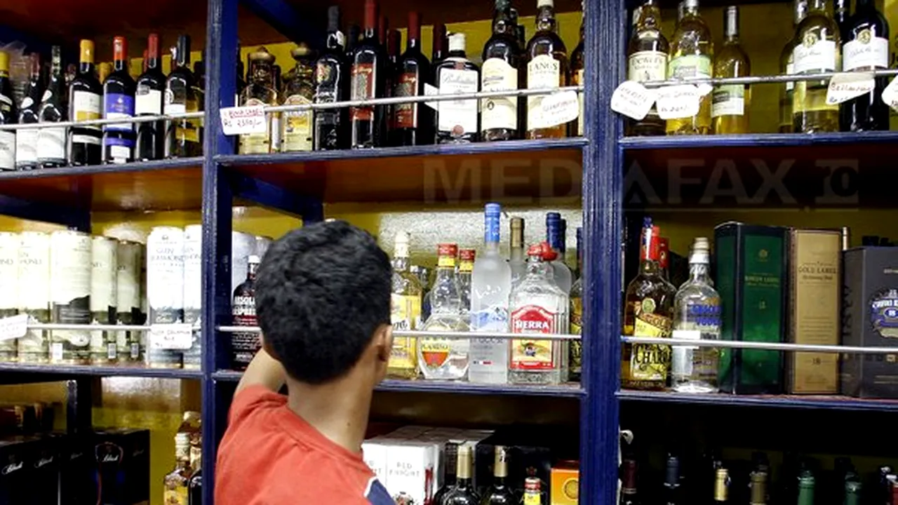 Bilanţul deceselor în cazul otrăvirii cu alcool contrafăcut în India a ajuns la 74