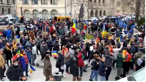 UPDATE O nouă zi de proteste în Capitală. Sute de persoane au ajuns în faţa Palatului Parlamentului