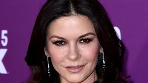 FOTO Cum arată acum Catherine Zeta-Jones. Actriţa este de nerecunoscut!