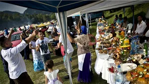 MEDIAFAX ZOOM: Sărbătoarea romilor la Costeşti, Vâlcea - GALERIE FOTO