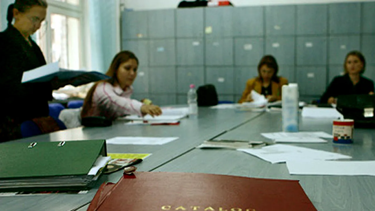 Nouă profesori, sancţionaţi cu desfacerea contractelor de muncă după bacalaureatul de la Făget