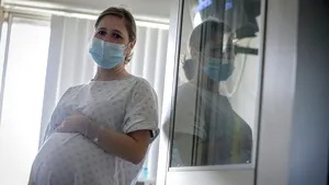 Caz halucinant în vestul ţării. O pacientă gravidă, infectată cu COVID-19, şi-a pierdut viaţa între două spitale. Medicii spun că ar fi putut fi salvată