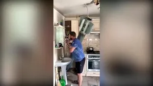 Un bărbatul din Hakov „locuieşte” cu o rachetă în casă