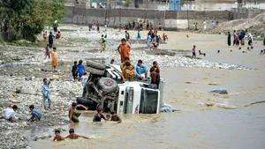 FOTO: Zeci de morţi şi sute de case distruse în urma inundaţiilor din Afganistan 