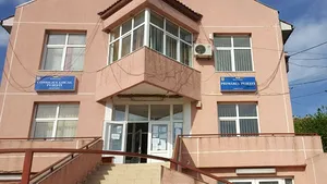 Angajaţi ai unei primării din Vaslui, prinşi de poliţişti în toiul petrecerii, după un apel la 112 al localnicilor. Ce s-a întâmplat apoi