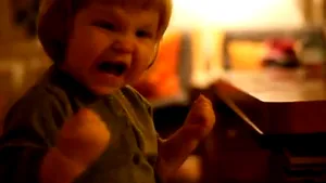 Cel mai înspăimântător copil din lume? VEZI FILMULEŢUL care are peste 500.000 de vizualizări pe Youtube în doar două zile