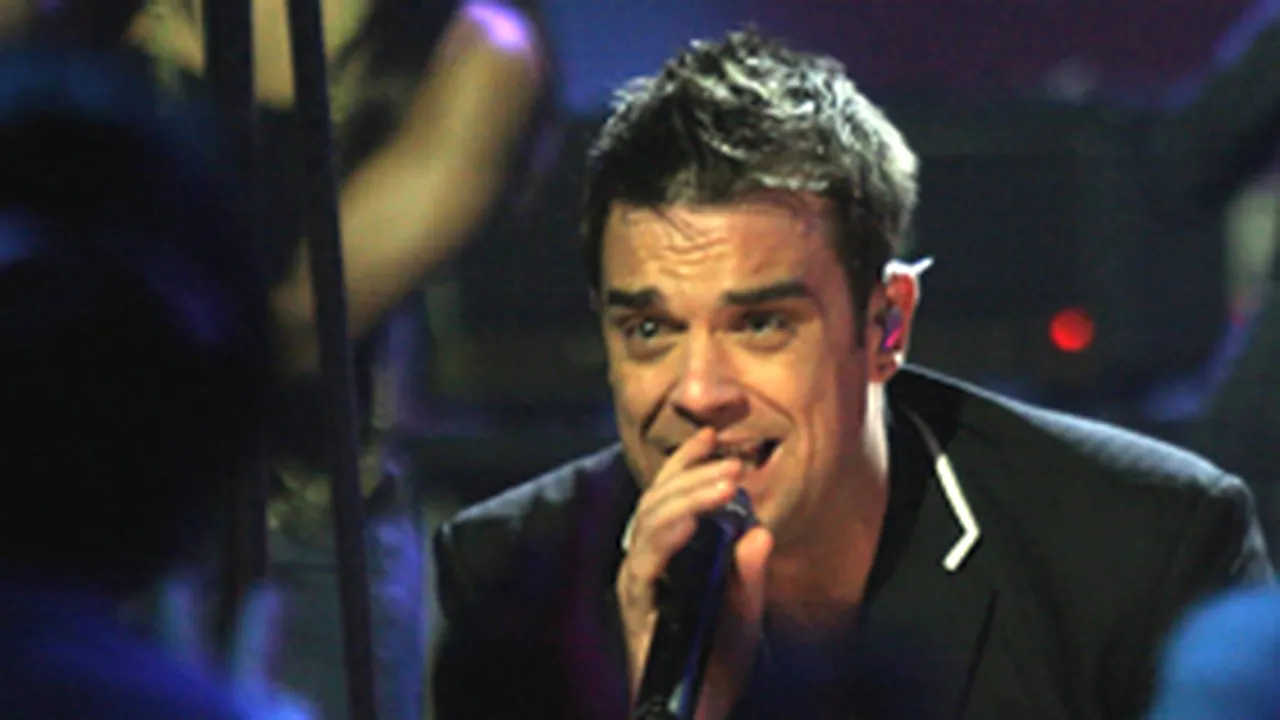 Robbie Williams s-a mutat mai aproape de extratereştri (Video)