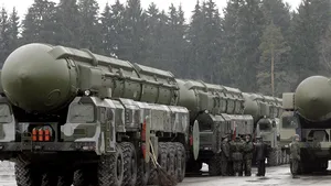 Principalele prevederi ale tratatelor de dezarmare nucleară START I şi START II