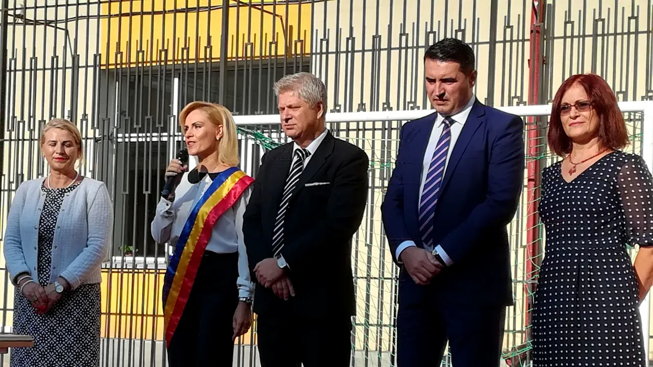 FOTO | Gabriela Firea, la deschiderea anului şcolar: Cea mai bună investiţie este în educaţie / Proiectul INEDIT anunţat de primar