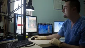 REPORTAJ: Cercetare cu nanoparticule de aur în tratamentul cancerului hepatic, la un institut clujean - FOTO