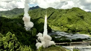 Beijingul ameninţă după vizita lui Pelosi. Rachete balistice lansate de armata chineză au survolat Taiwanul