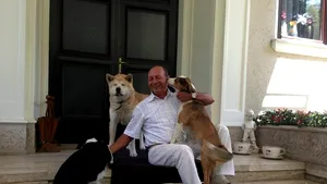 Băsescu, alături de câinii săi, pe Facebook: 
