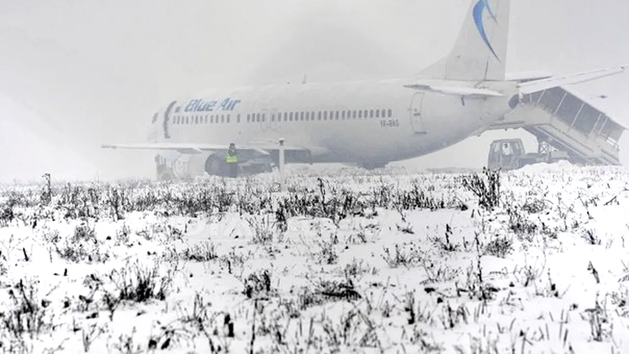 Incident aviatic la Cluj. Un avion al Blue Air cu 116 pasageri a ieşit de pe pista la aterizare din cauza zăpezii - GALERIE FOTO, VIDEO