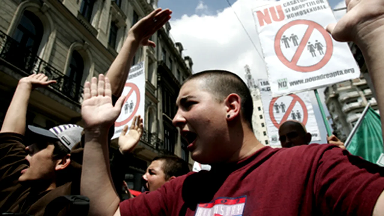 FOCUS: Mitingul PC anti-gay, pretext pentru atacuri electorale