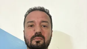 Protestatarul care l-a trimis pe Călin Georgescu la Moscova susține că a fost bătut și lovit