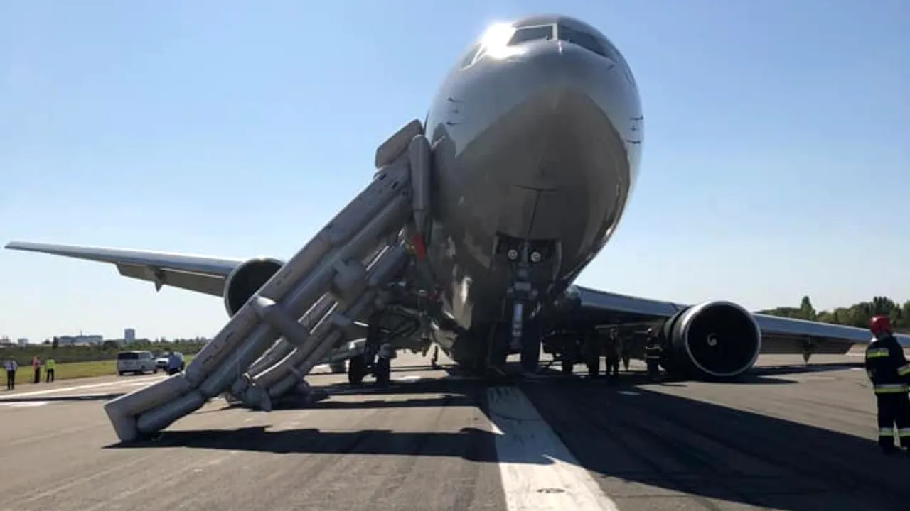 VIDEO Aterizare de urgenţă pe Aeroportul Băneasa. La bordul avionului erau 68 de persoane