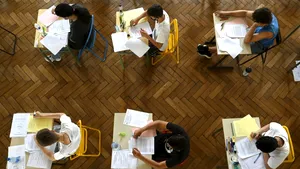 Peste 173.000 de elevi din clasa a opta vor susține luni proba de simulare la Română