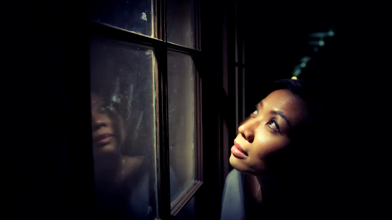 Un psiholog explică trăsăturile strâns legate de gândurile excesive din timpul nopții și de ce este, de fapt, mai ușor decât credeai să scapi de ele