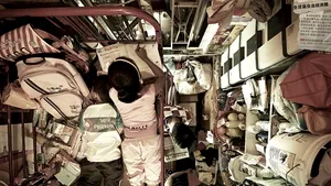 Locuinţele în care aceeaşi cameră este dormitor, bucătărie şi baie. Cât de multe lucruri încap în patru metri pătraţi - GALERIE FOTO