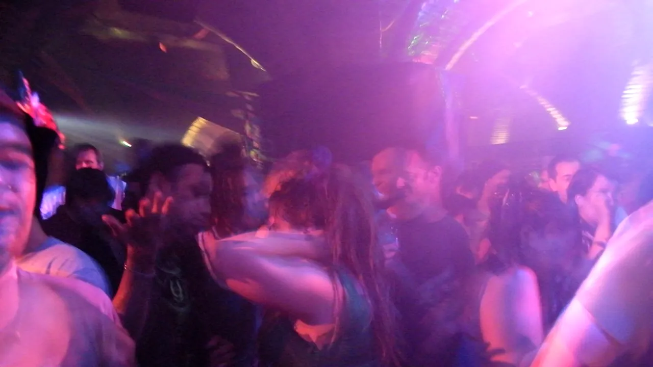Scandal într-un club din Buzău: Mai multe persoane s-au luat la ceartă din cauza dedicaţiilor muzicale