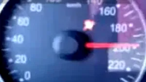 O femeie a condus pe Autostrada Transilvania cu 200 km/h. Fiul ei a filmat-o - VIDEO