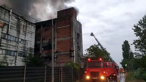 „Mână criminală”, implicată în incendiul de la Brazi. O persoană a fost găsită fără viaţă în hala incineratorului de deşeuri