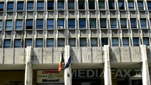 Preşedintele Băsescu a decorat ASE Bucureşti, la 100 de ani de la înfiinţare