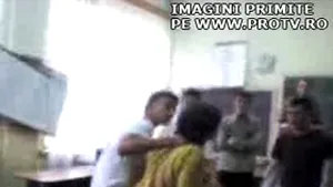Profesoara agresată de un elev cere desfacerea contractului de muncă