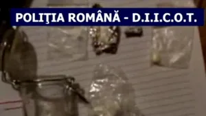 Trei bărbaţi, reţinuţi pentru deţinere de droguri de mare risc în valoare de 130.000 euro - VIDEO