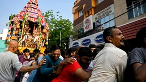 Şase morţi şi zeci de răniţi în urma unei busculade într-un templu din India