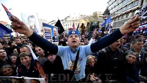 Aproximativ 10.000 de persoane l-au aclamat la Belgrad pe ultranaţionalistul Vojislav Seselj