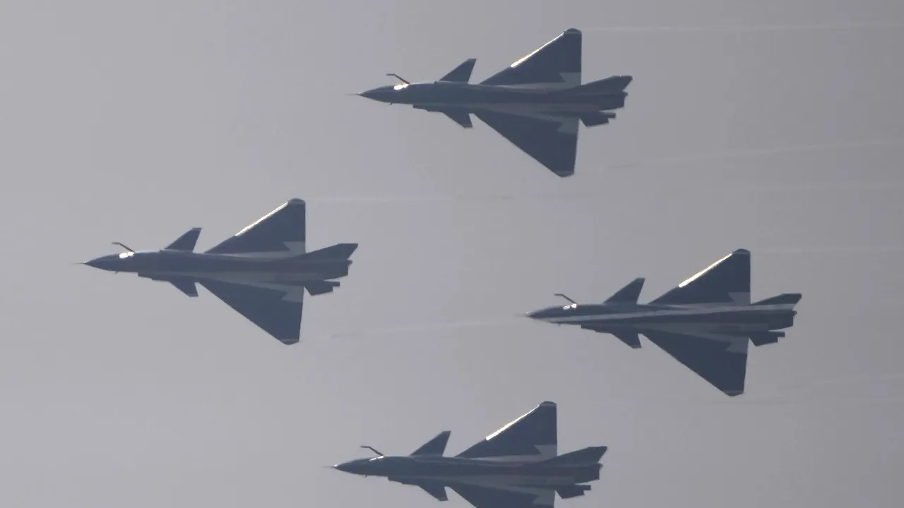 Zeci de avioane militare chineze au pătruns în spaţiul aerian din Taiwan. Sistemele de apărare au fost activate