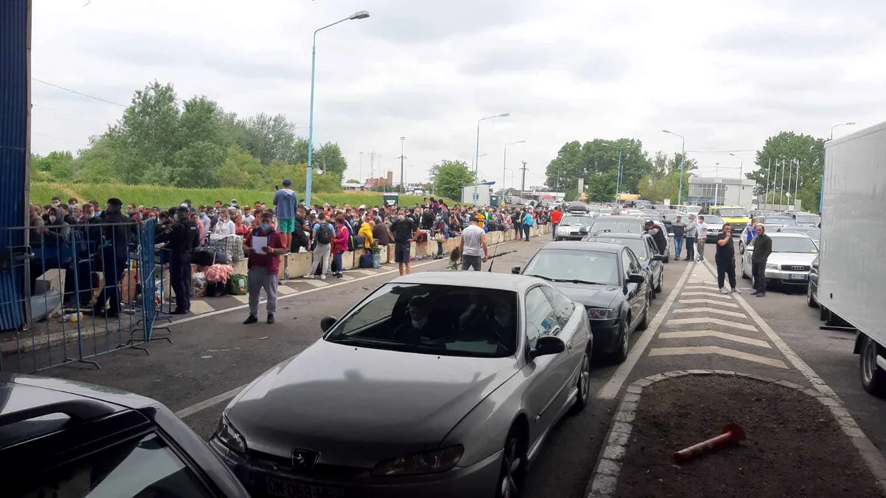 Trafic intens la graniţe. Peste 100.000 persoane au trecut frontierele ţării în ultimele 24 de ore
