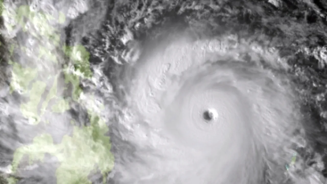 Taifunul Haiyan a atins coastele Filipinelor. Preşedintele ţării: 